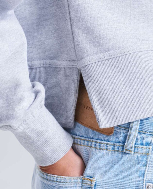 WOMEN'S RELAXED HOODIE