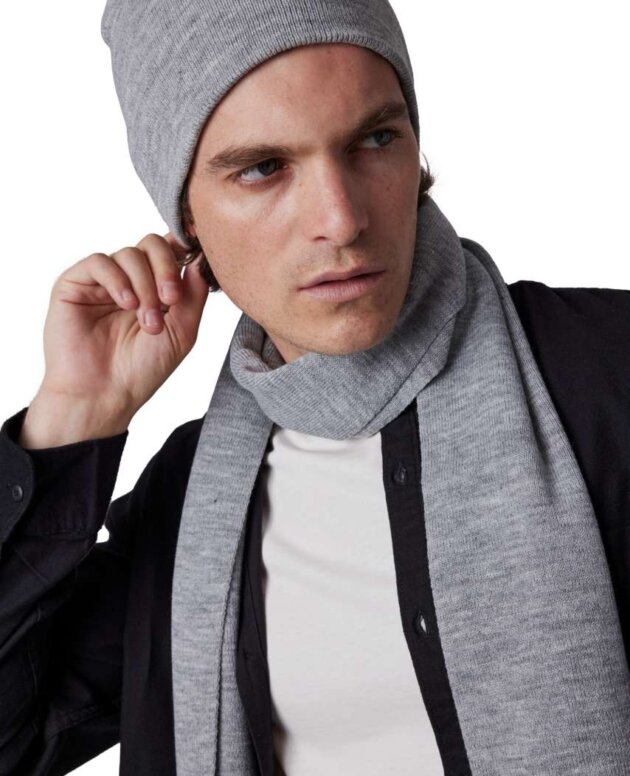 KNITTED BEANIE