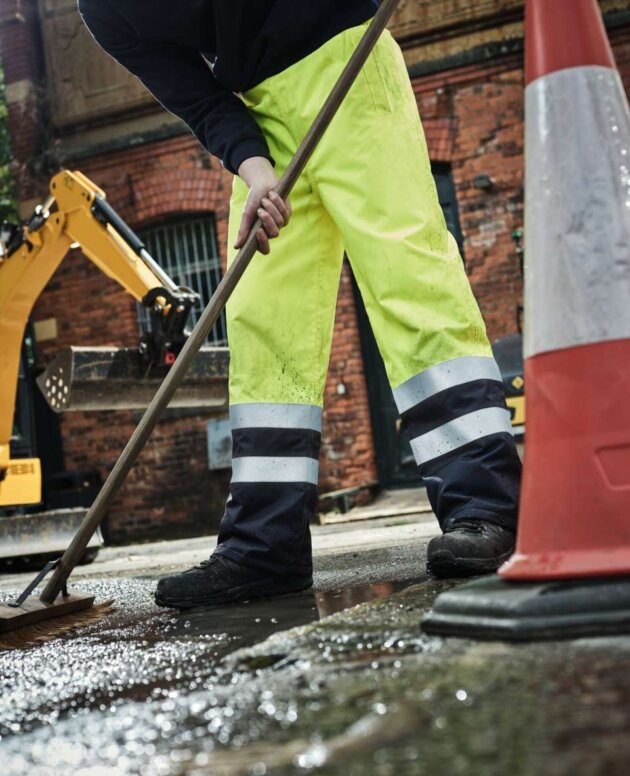 HI VIS INSULATED OVERTROUSER
