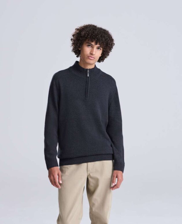 WAKHAN 1/4 ZIP SUSTAINABLE SWEATER
